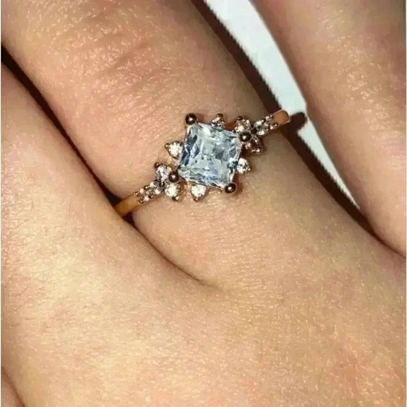 New Yellow Gold White Sapphire Ring - Picture 9 of 12